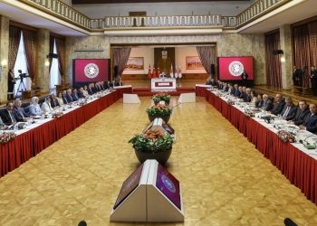 ‘AKP’ê bi rengê ewlehî, ne qanûnî nêzî pêvajoyê dibe’