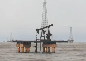 ‘Petrola Venezuelayê ji bo jîngehê metersiyê çêdike’