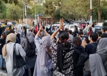 ‘Careke din dengê jinan li meydanan vejîn dibe’