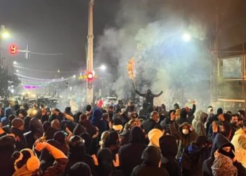 ‘Serhildana li ser şopa Jin, Jiyan, Azadî vejîn bûye’