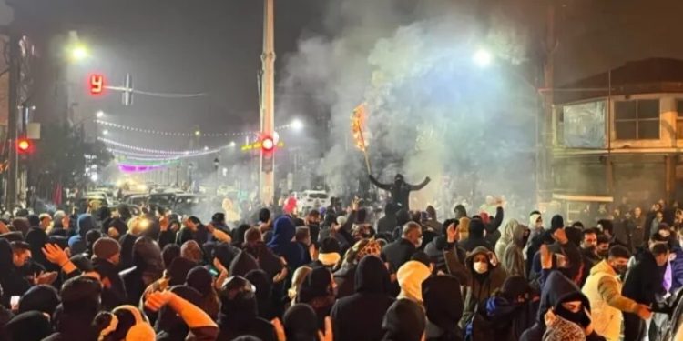 ‘Serhildana li ser şopa Jin, Jiyan, Azadî vejîn bûye’