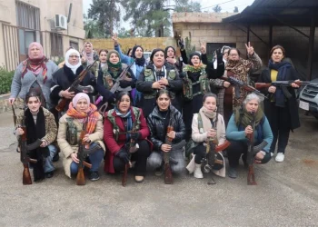 Ji bo parastina destkeftiyên Şoreşa Rojava jin li qadan e