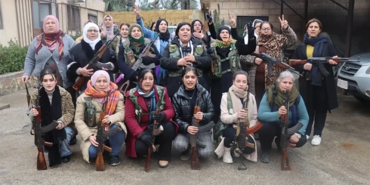 Ji bo parastina destkeftiyên Şoreşa Rojava jin li qadan e