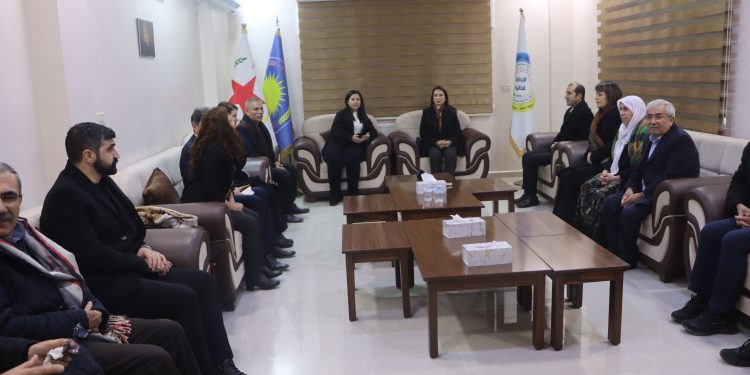 Şandeya DEM Partiyê û saziyên Bakurê Kurdistanê serdana PYD’ê kir
