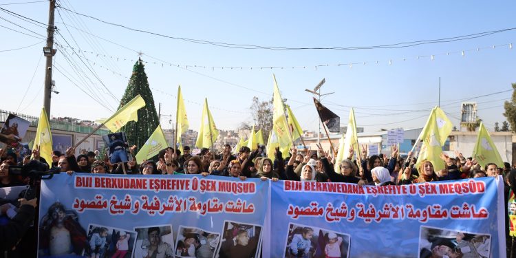 Ji bo piştgiriya berxwedana Şêxmeqsûd û Eşrefiyê gel daketin qadan