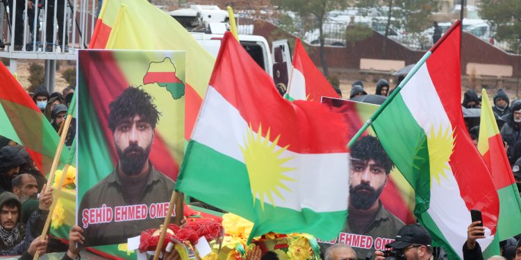 Ji bo şehîd Ehmed Omer merasîmeke bi heybet hat lidarxistin