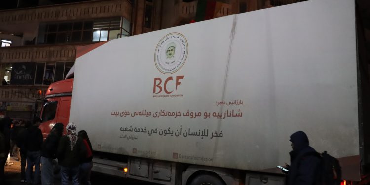 Kerwanên alîkariyê yên Başûrê Kurdistanê ji Qamişlo ber bi Hesekê ve çûn