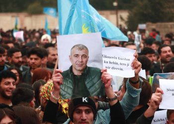 Çend wêne ji rêzeçalakiyên Zanîngeha Rojava li bajarê Qamişlobi kamîreya Hemza Sêvo