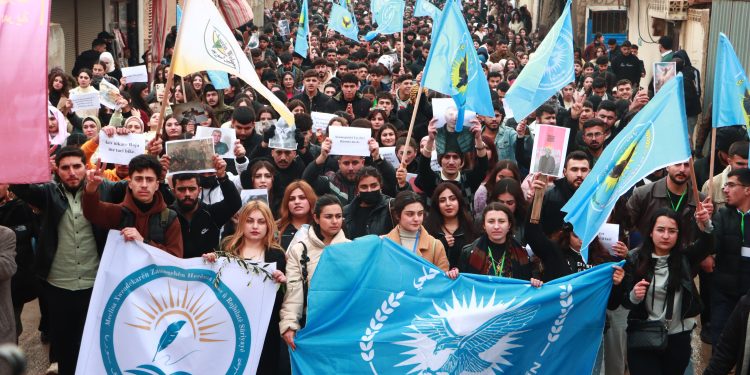 Xwendekarên Zanîngeha Rojava têkildarî êrişên Şêxmeqsûd û Eşrefiyê çalakiyên şermezarkirinê li dar xistin