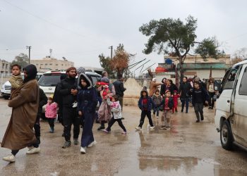 Bi hezaran malbatên Efrînê yên li Tebqayê berê xwe dan Kantona Cizîrê  