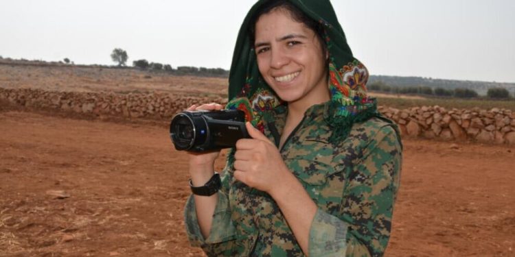 Heval Avrîn nîşan da bê şervanên Apoyî xwedî qudreteke çawa ne