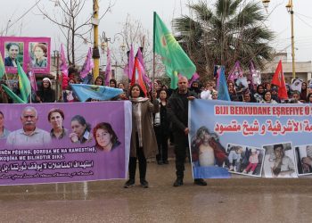 Şêniyên bajarê Dêrikê çalakiyek li darxistin