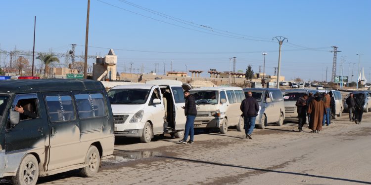 Karwanên gel yên cizîrê ber bi Dêr hafirê ve dimeşin