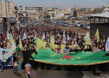 Di salvegera 11’mîn ya rizgarkirina Kobanê de Şêniyên Dêrikê meşek li darxist