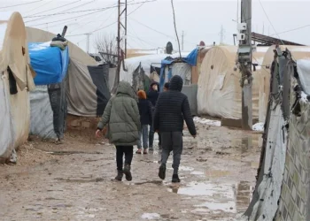 Koçber bi sermaya zivistanê re di kamp û dibistanan de dijîn