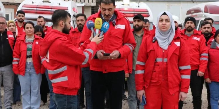 Heyva Sor a Kurd kerwanekê alikariyê ber bi Helebê ve rêkir