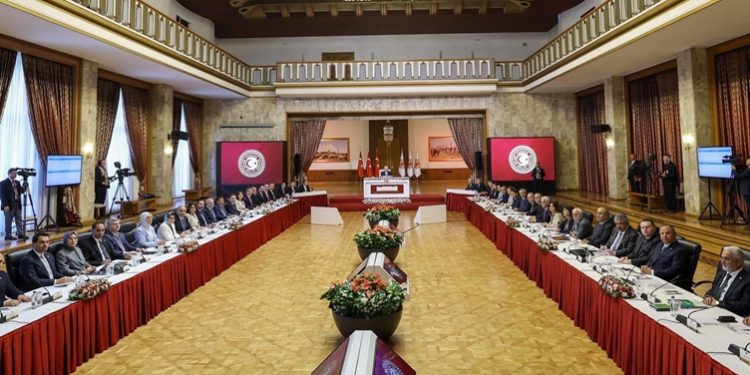 ‘Çareserî bi veguherîna qanûnan a berfireh pêkan e’
