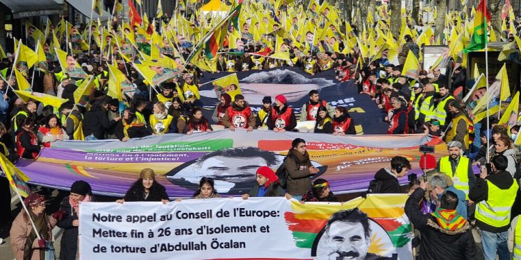 ‘Ji bo pêvajo dewam bike, divê Tirkiyê êrişan li ser Rojava rawestîne’