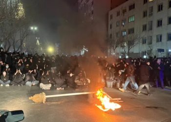 Rejîma Îranê di berdêla jiyana binçavkiriyan de, malbatan tehdît dike