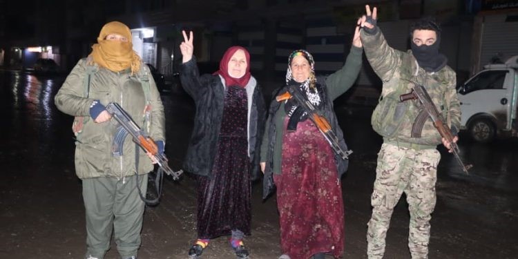 Dayîka Şehîdekî û sê şervanan: Parastina nirxên Şoreşê erka me ye