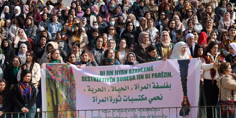 Ji bo parastina destkeftiyên jinan û eşkerekirina Kampanyaya 8’ê Adarê