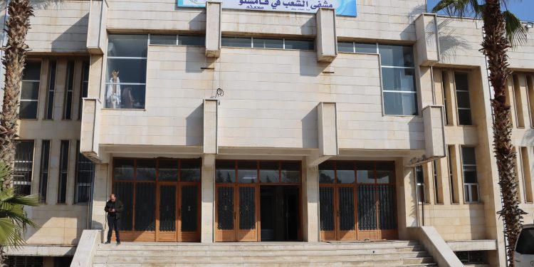Nexweşxaneya Gel a Qamişlo pêdiviyê koçberên nexweş pêk tîne