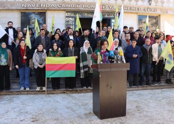Hunermendên Kurd piştgiriya xwe ji bo şoreşa Rojavayê Kurdistanê dan xuyakirin