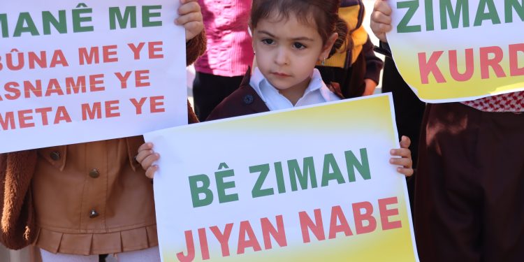 Desteya Perwerdeyê roja zimanê dayikê ya Cîhanî bi meşekê pîroz kir