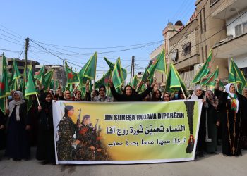 Kongra Star ji bo piştgiriya YPJ’ ê li bajarê Qamişlo meşek lidar xist