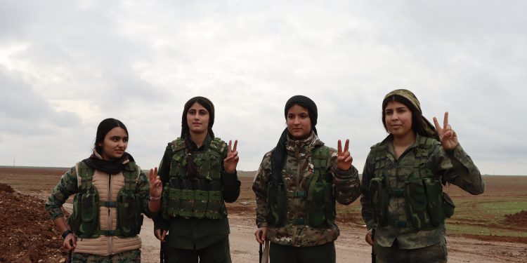Şervanên YPJ’ê: “Ji bo parastina ax û gelê xwe amadene”