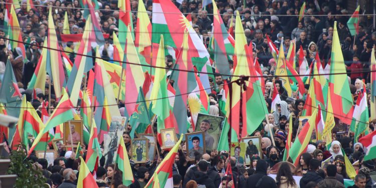 Çend wêne ji meşa girseyî ya bajarê Qamişlo, bi kamîreya Hemza Sêvo