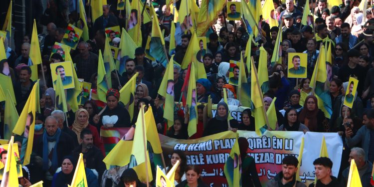 Li dijî Komploya Navnetewî şîneyên Qamişlo daketin kolanan