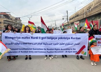 Komek çalakvan çalakiyek peyama spasiyê ji bo gelê kurd li darxist