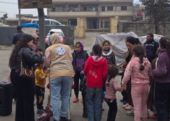 ‘Zarok di nav êşên koçberiyê de mezin dibin’
