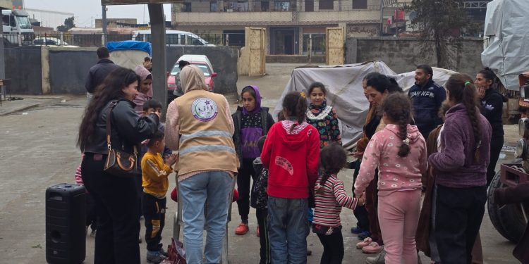 ‘Zarok di nav êşên koçberiyê de mezin dibin’