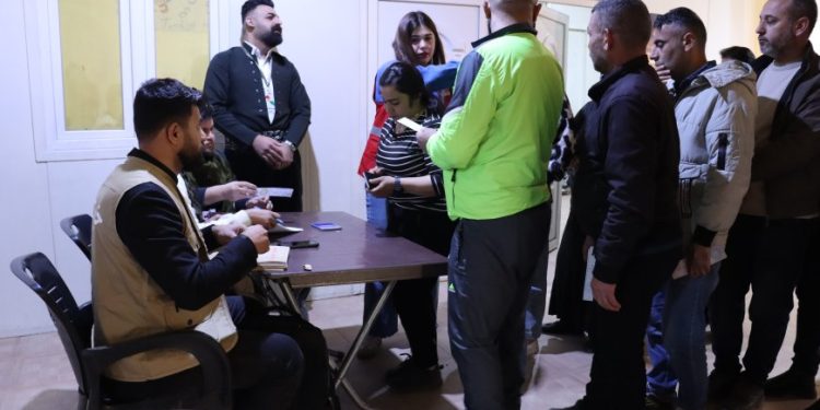Alîkariya xelkê Xurmato li koçberên li Qamişloyê hat belavkirin