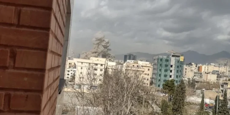 Îsraîlê li Îranê nêzî 30 dever kirin hedef
