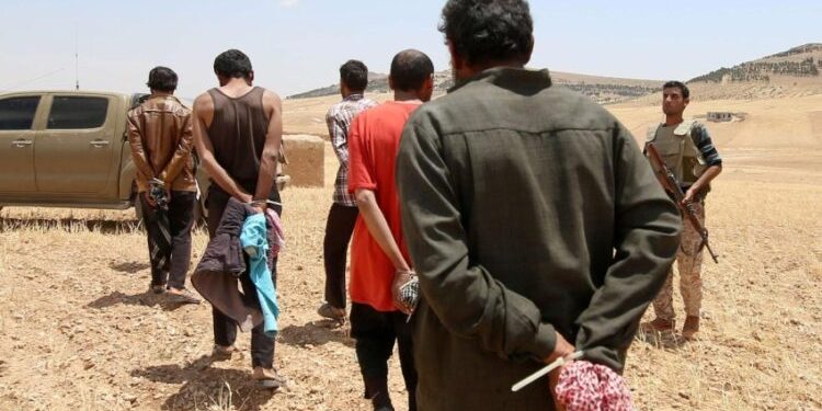 Iraq, zêdetirî 180 çeteyên DAIŞ’ê vedigerîne Tirkiyeyê