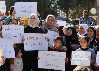 ‘Divê hikumeta demkî bazarê li ser Kurd û şervanan neke’