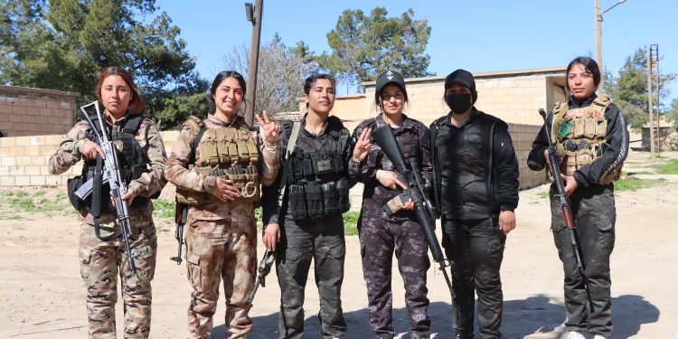 YPJ’ê Roja Cîhanî ya Jinan bi domdariya têkoşîna çekdarî û bîrdozî pîroz kirin