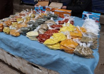 Ji firoşgehek biharatan… Kalemêrek ji bo malbata xwe hêviyek diafirîne