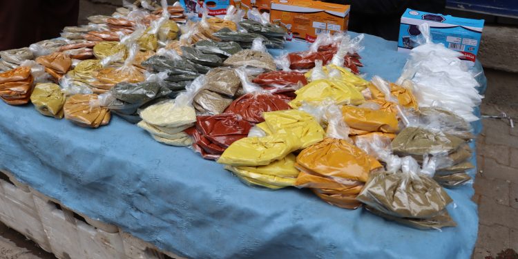 Ji firoşgehek biharatan… Kalemêrek ji bo malbata xwe hêviyek diafirîne
