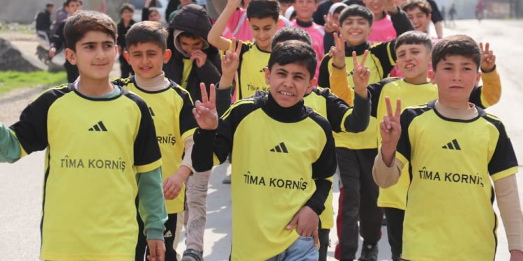 Yekîtiya Werzîşê meşek li dar xist