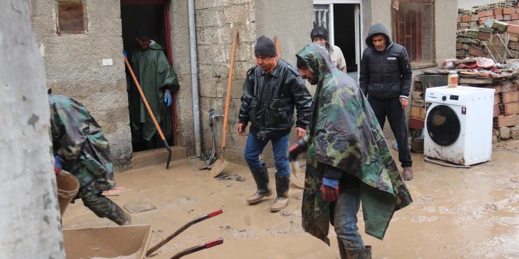 Li Rojavayê Kurdistanê ji ber barana zêde zirar gihişt gelek malan