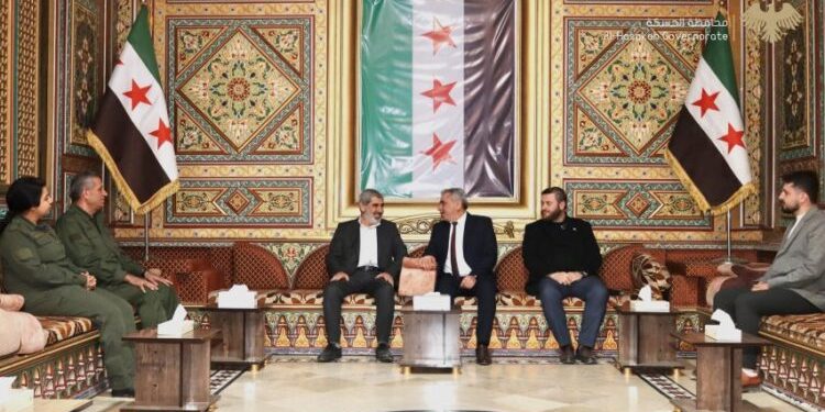 Parêzgarê Hesekê û şandeya hikûmeta demkî li ser vegera koçberan civiyan