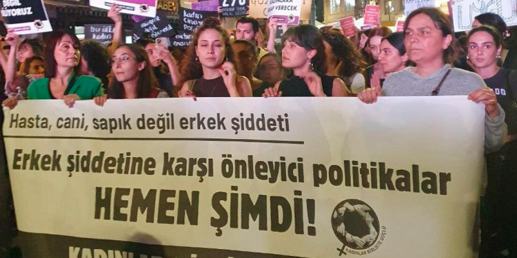 Li Tirkiyê kuştina jinan zêde dibe