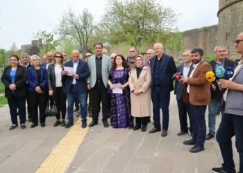 Encamnameya Konferansa “Kurdên Bakur yekîtiya xwe ya neteweyî nîqaş dikin”