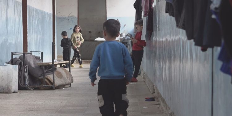 Koçberên Efrînê: Em vegereke bi ewle û jiyaneke bi rûmet dixwazin
