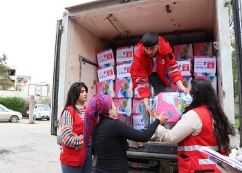 Heyva Sor A Kurd alîkarî li ser koçberên Efrînê belav kir