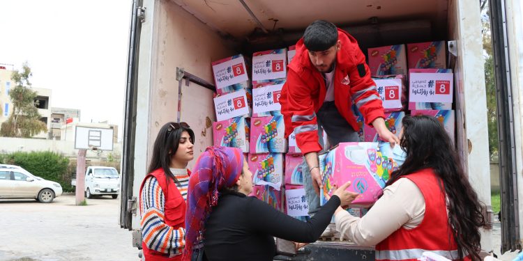 Heyva Sor A Kurd alîkarî li ser koçberên Efrînê belav kir